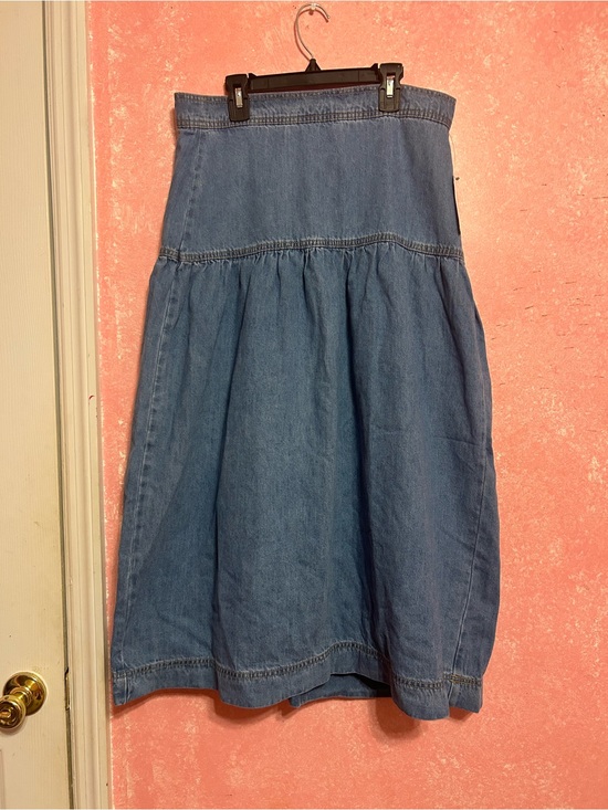 Time and Tru Dresses & Skirts - Time and Tru Women's Drapey Light Wash Denim Midi Skirt